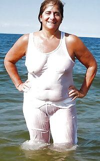 BBW matures and grannies at the beach (65)