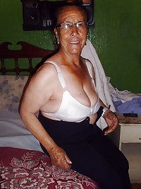 Granny Naked 02